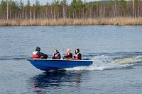 Пластиковая лодка Легант - 427 с консолью